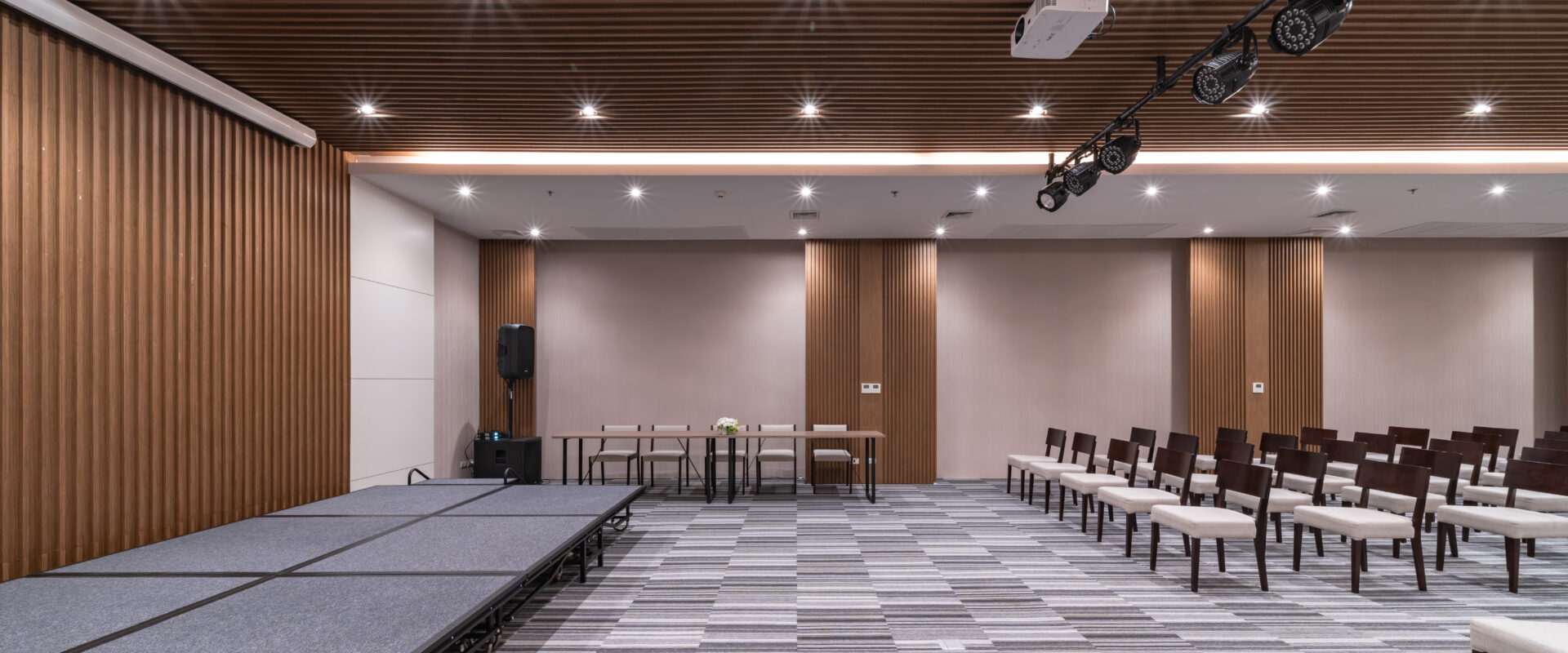ZEN Meeting Room